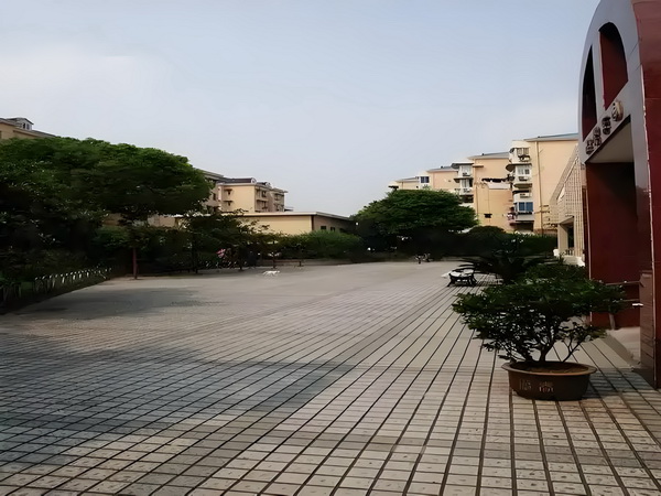 学历很重要_黄奕女儿不读书想去韩国当练习生，颜值是硬伤 彼此水不水”可谓“井犯河